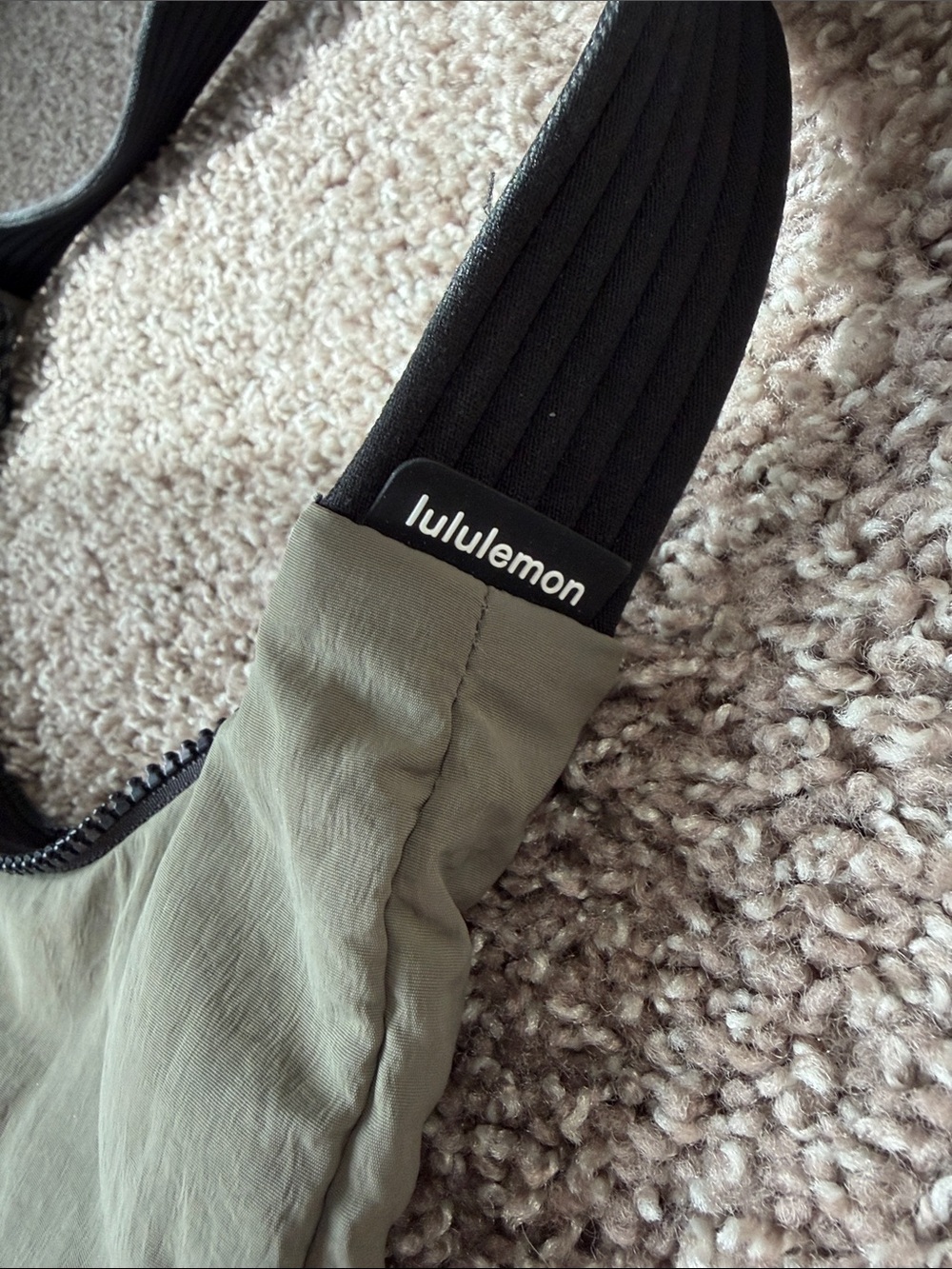 lululemon Pleated Shoulder Bag 10L - Minimalist Women’s Tote - Picture 3 of 6